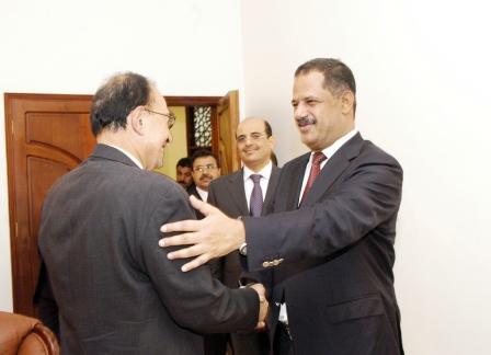 د. مجور لدى استقباله مبعوث الرئيس الاندونيسي أمس